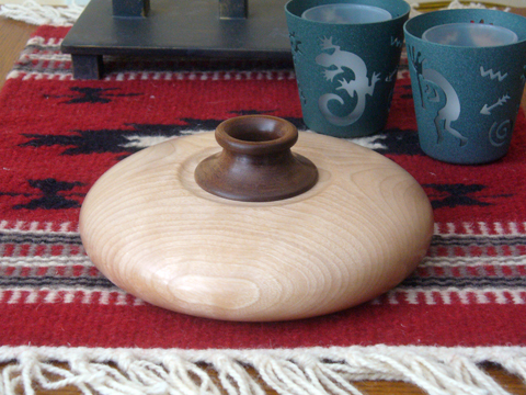 A Maple Walnut Squat Pot
