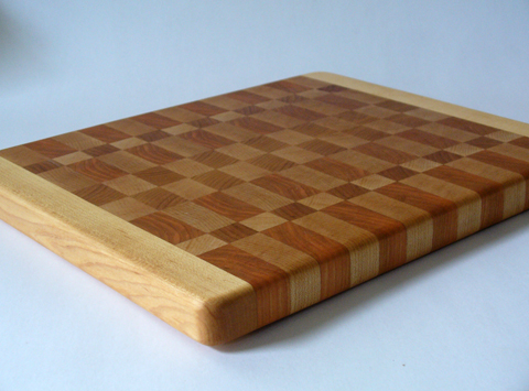 A Spagnuolo-Style Cutting Board