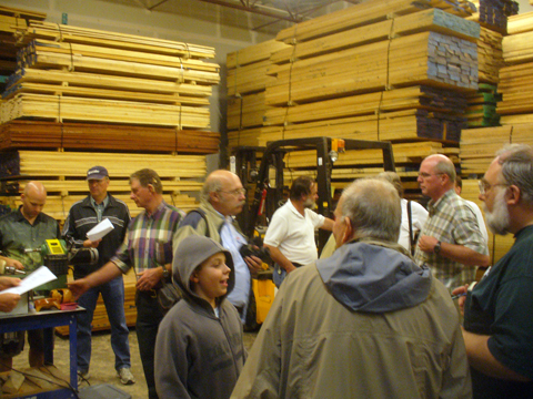 woodturners milling about