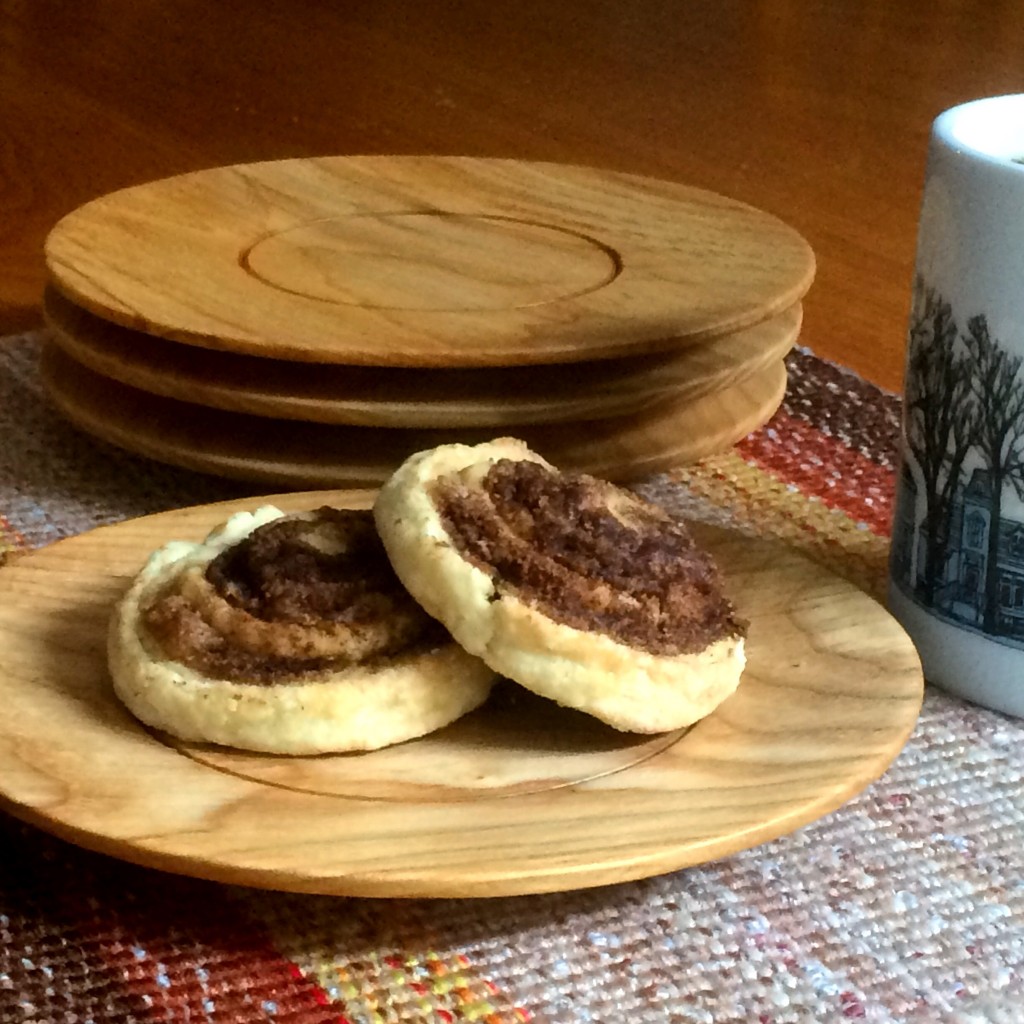 plates made of wood